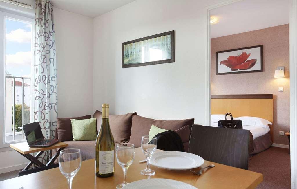 Appart'Hotel Odalys City - Bioparc Lyon Est Phòng bức ảnh