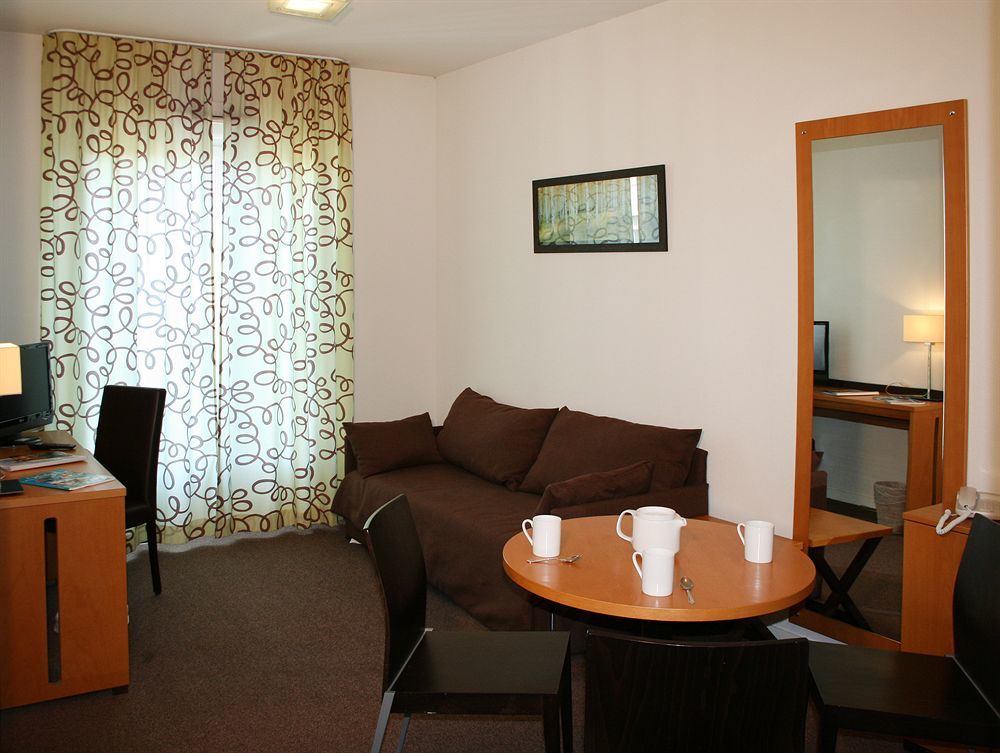 Appart'Hotel Odalys City - Bioparc Lyon Est Ngoại thất bức ảnh