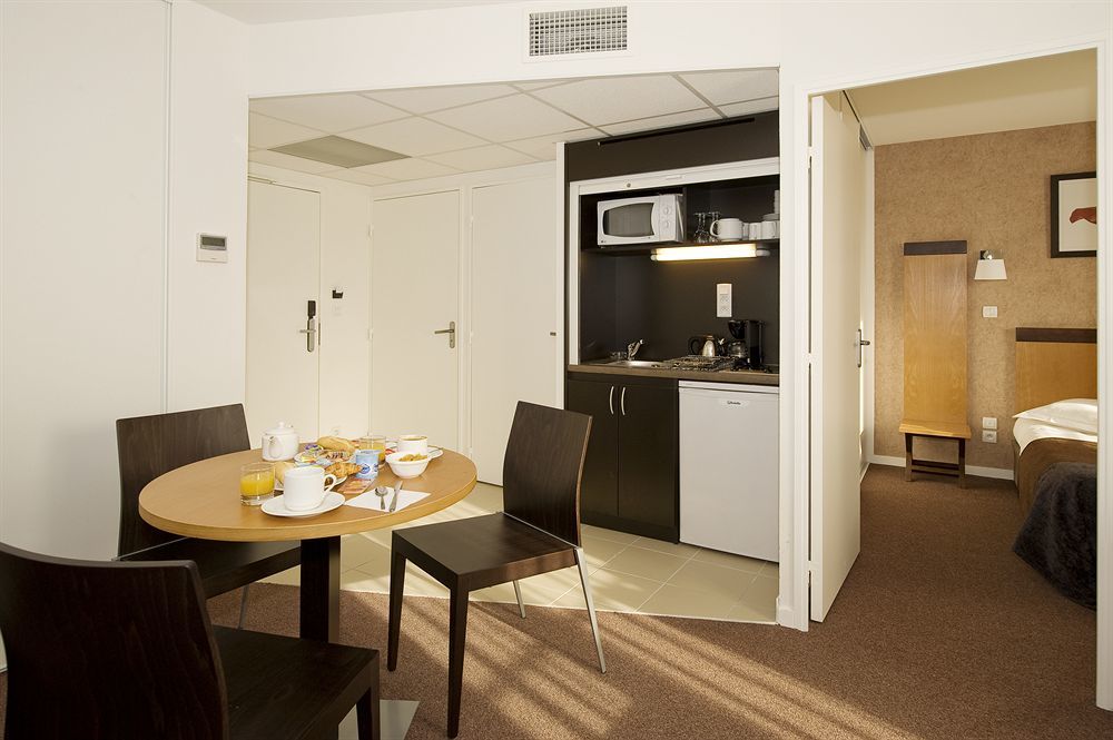 Appart'Hotel Odalys City - Bioparc Lyon Est Phòng bức ảnh
